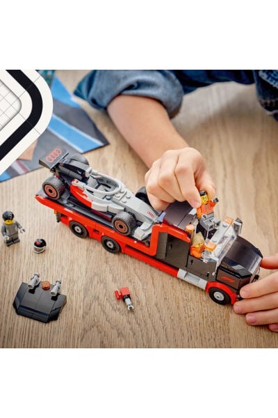 LEGO City Audi F1 Yarış Arabalı F1 Sergileme Kamyonu 60493